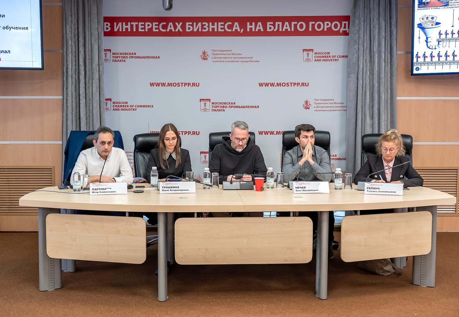 Люди и алгоритмы: как ИИ усиливает команду, а не заменяет её