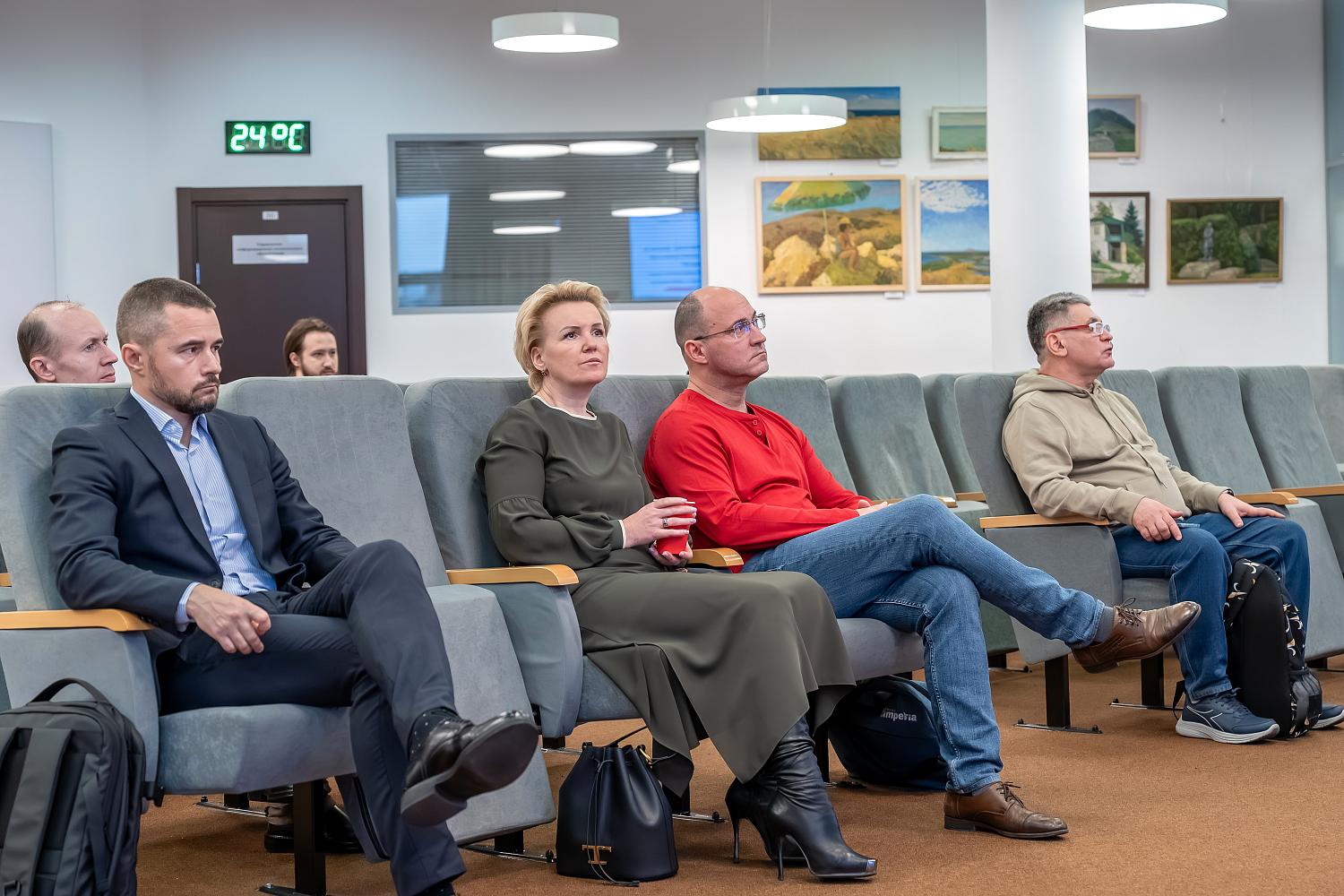 Люди и алгоритмы: как ИИ усиливает команду, а не заменяет её