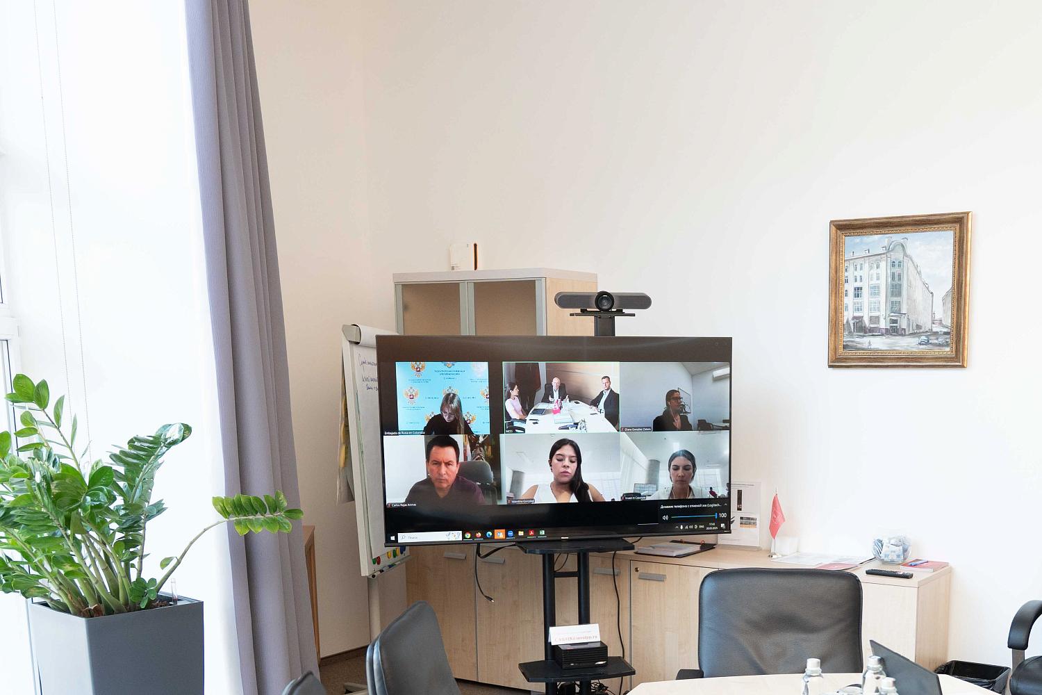 Президент МТПП Владимир Платонов провел встречу с коллегой из Колумбии