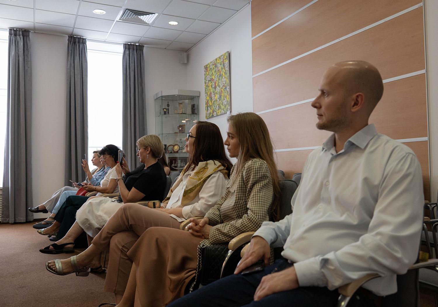 Представители помогающих профессий обсудили особенности своих коммуникаций