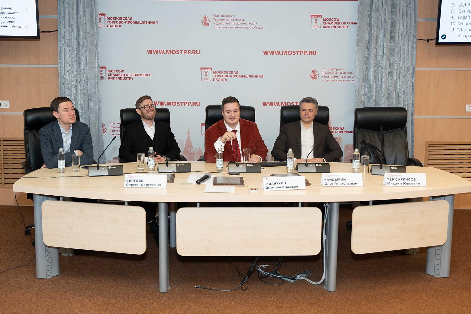 Мастера разрешения долговых споров получили награды