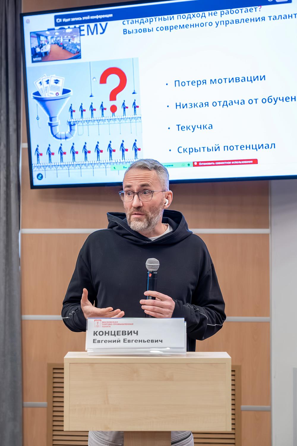 Люди и алгоритмы: как ИИ усиливает команду, а не заменяет её