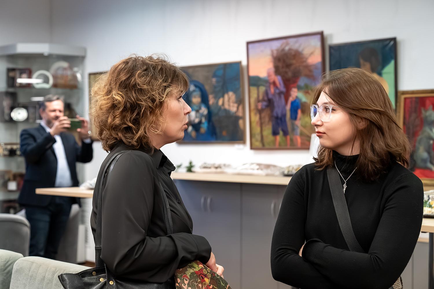 Светлые и тёплые работы художников представлены в залах МТПП