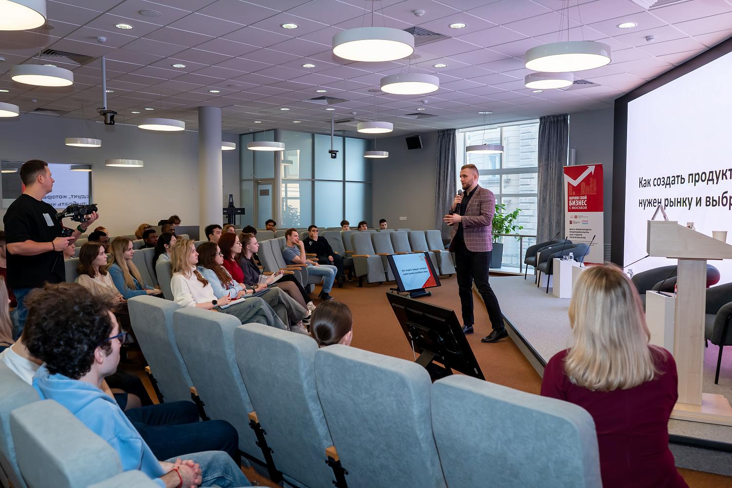 Как выделиться среди конкурентов: будущие предприниматели учились продавать свои идеи
