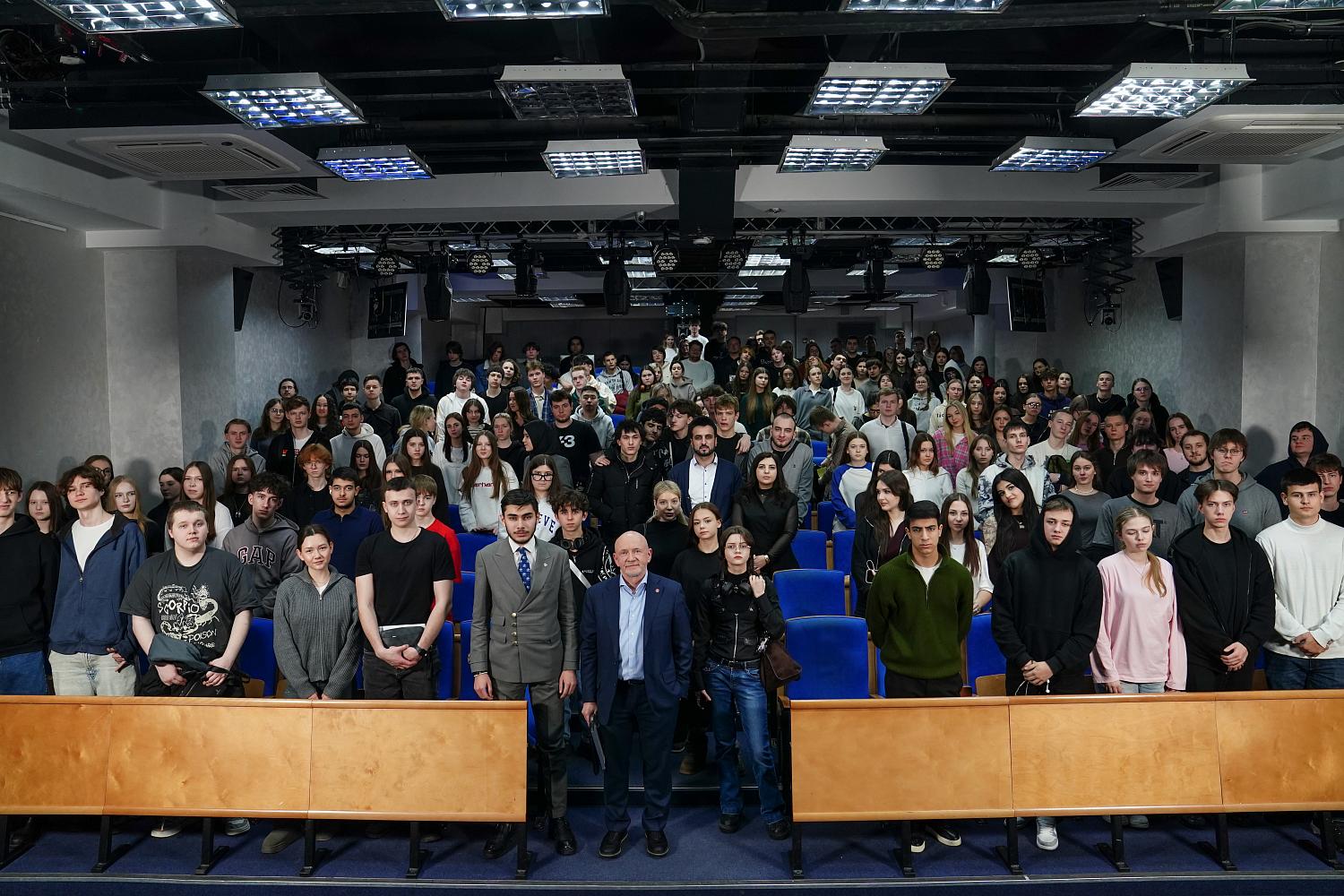 «Если вы хотите быть успешными, учиться придется всю жизнь»: Владимир Платонов встретился со студентами МФЮА 