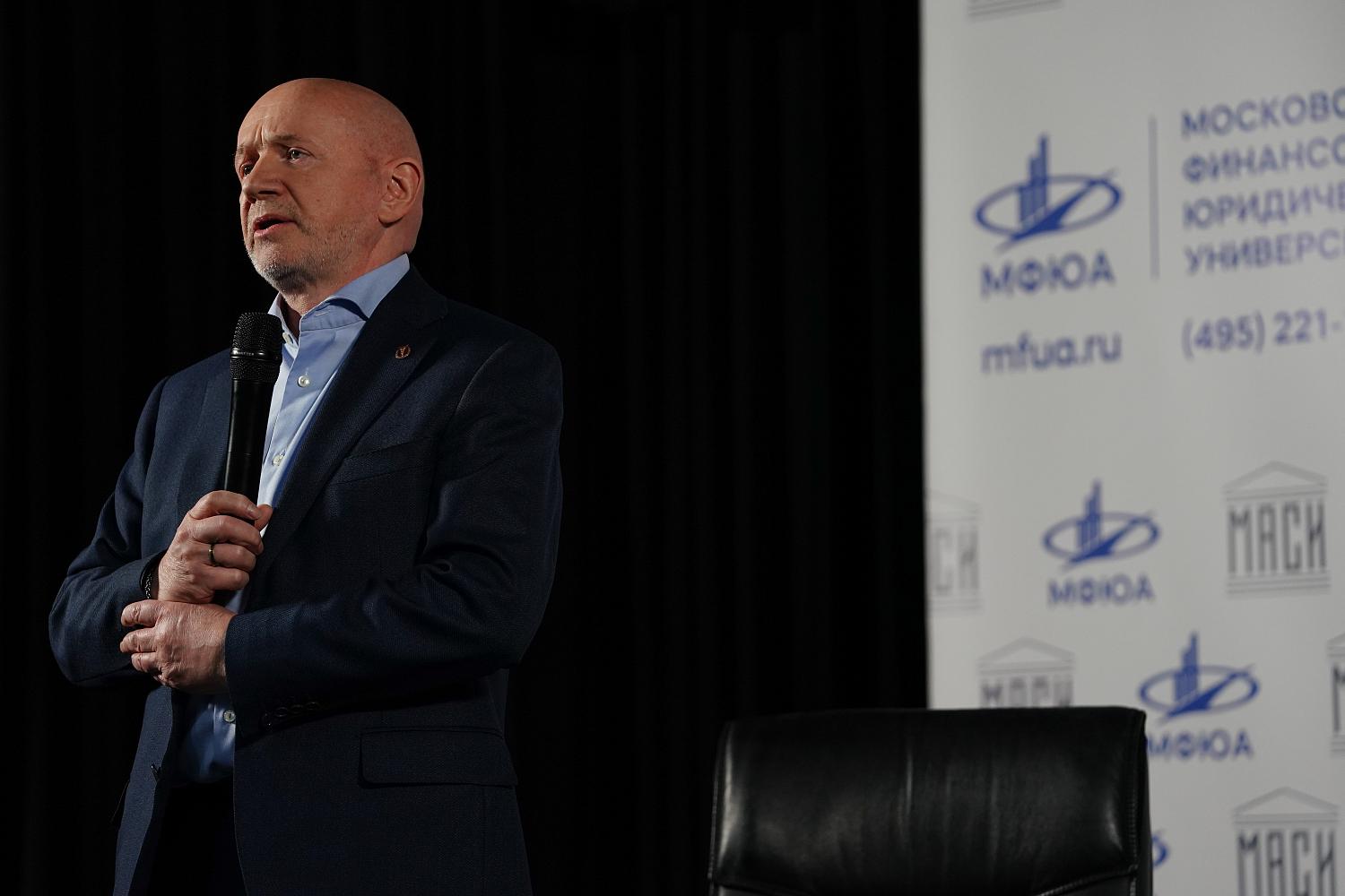 «Если вы хотите быть успешными, учиться придется всю жизнь»: Владимир Платонов встретился со студентами МФЮА 