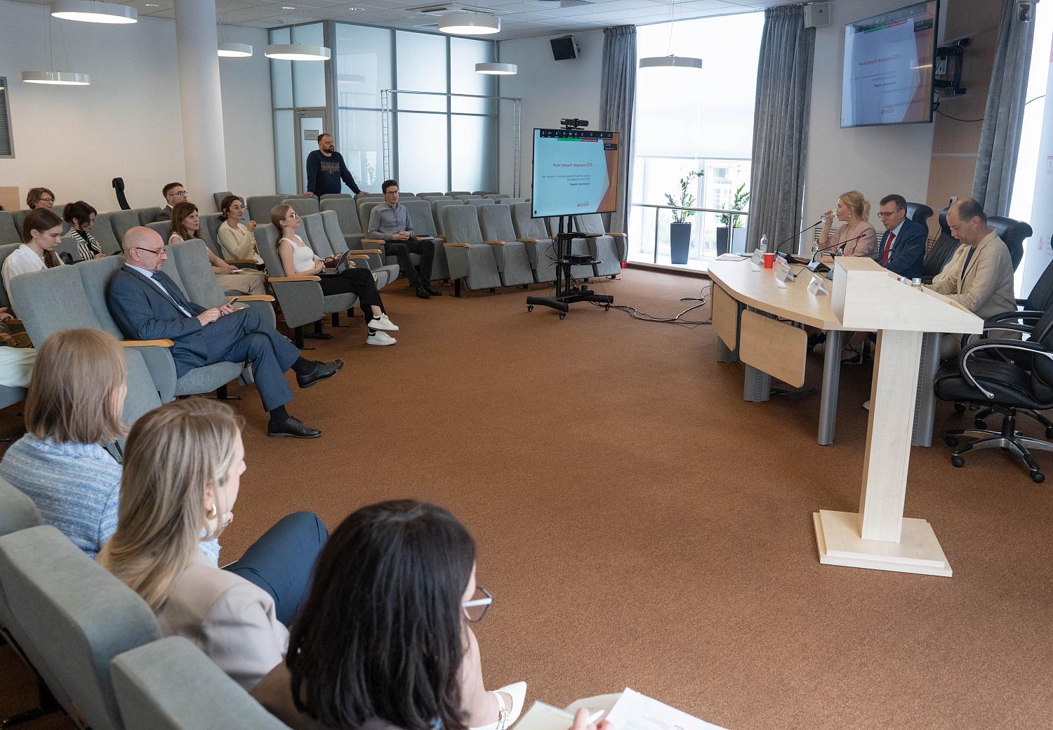 Санкционный комплаенс в эпоху глобальных ограничений: стратегии защиты для компаний и физлиц обсудили в Московской ТПП.