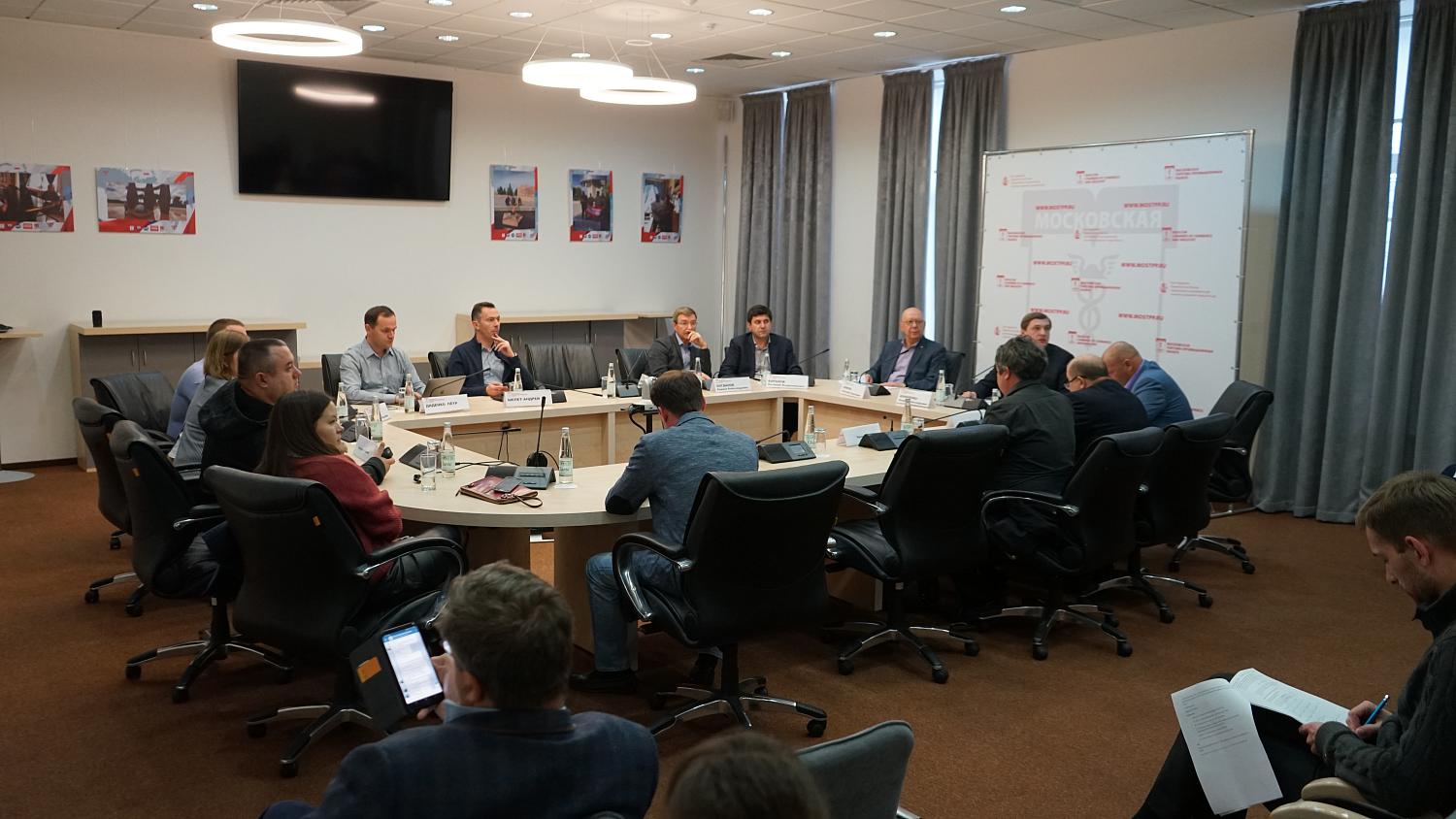 Представители профессионального сообщества обсудили ситуацию на рынке такси