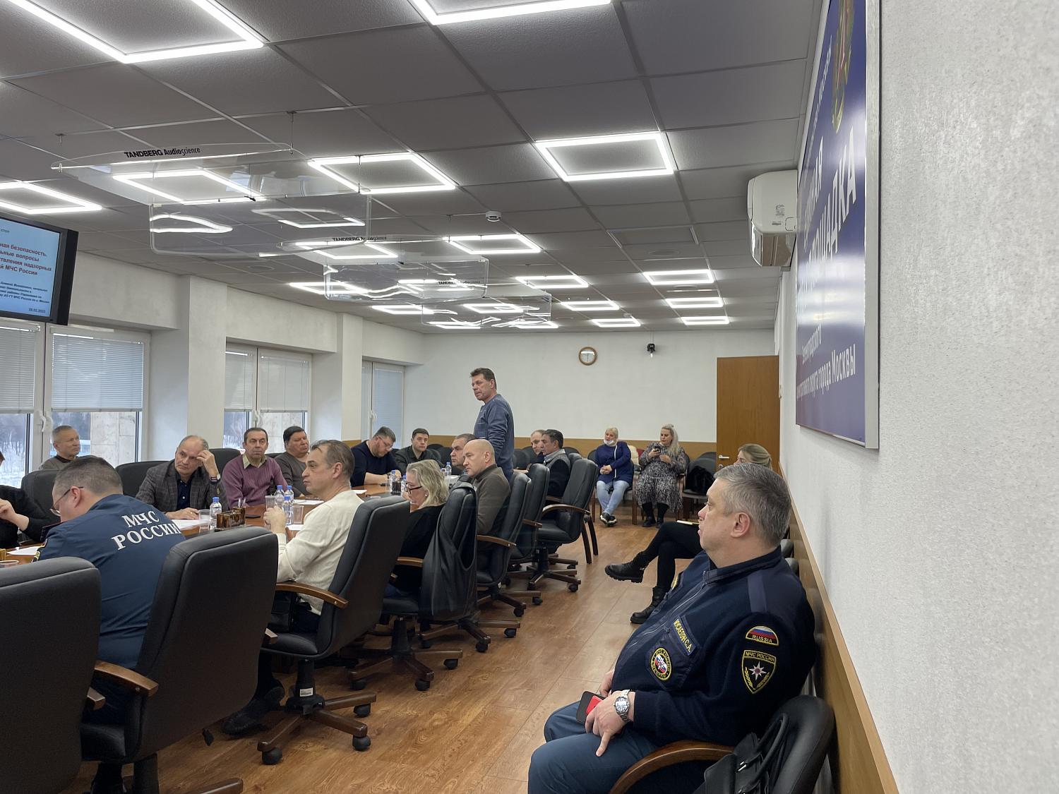 Сотрудники МЧС рассказали предпринимателям Зеленограда о правилах организации пожарной безопасности 