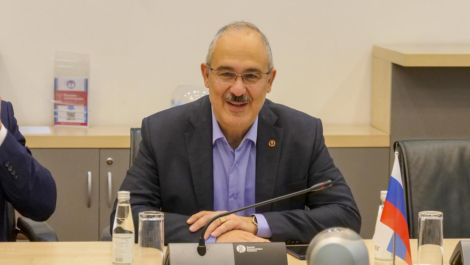 Эмират Абу-Даби готов принять российские компании  