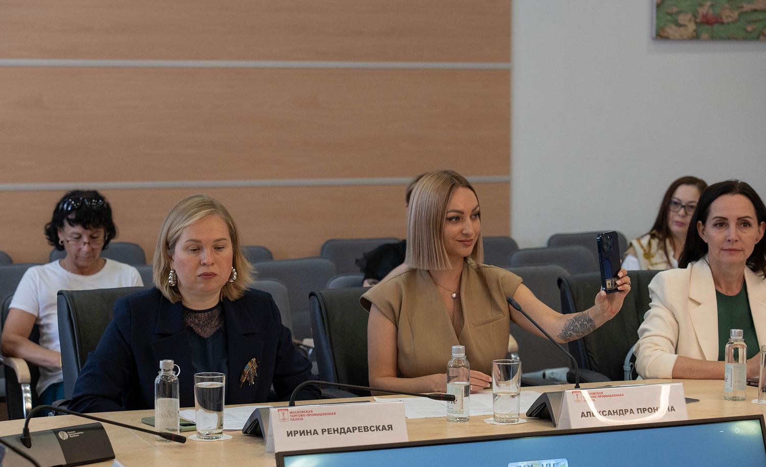 Представители помогающих профессий обсудили особенности своих коммуникаций