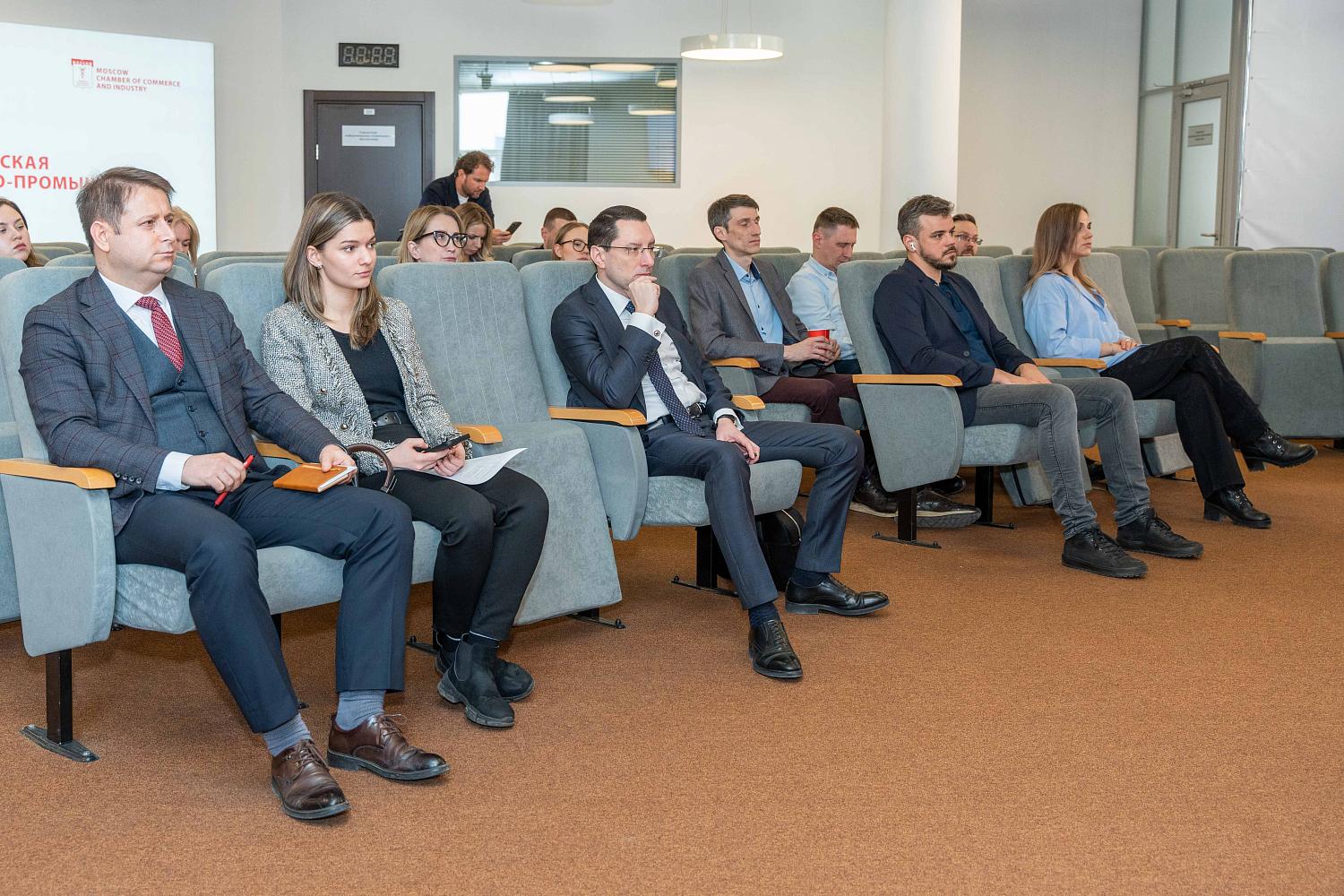 Предприниматели медицинской отрасли получили информацию об особенностях ведения ВЭД в современных условиях