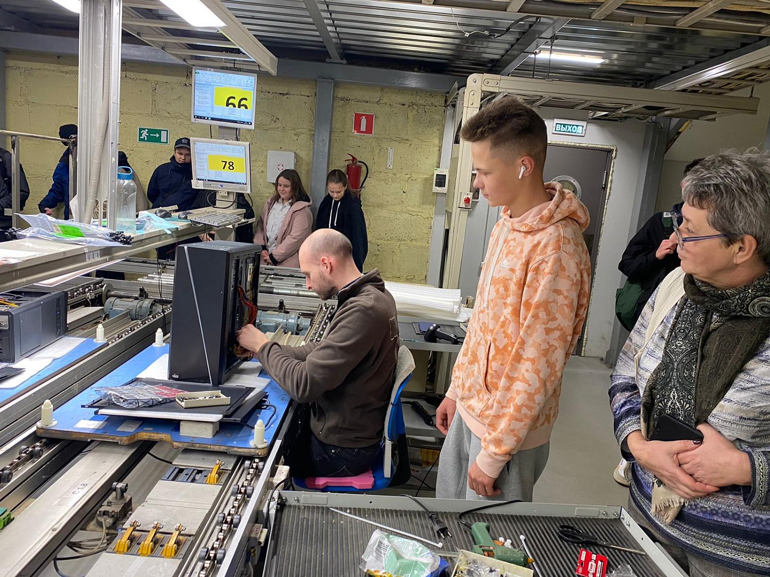 На производственной площадке компании «ЛайтКом» прошло профориентационное выездное мероприятие