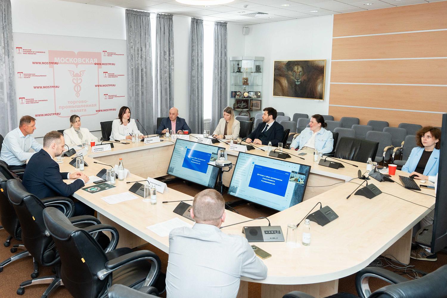 Эксперты обсудили правовые аспекты договорных отношений в строительстве, грузоперевозках и лизинге оборудования
