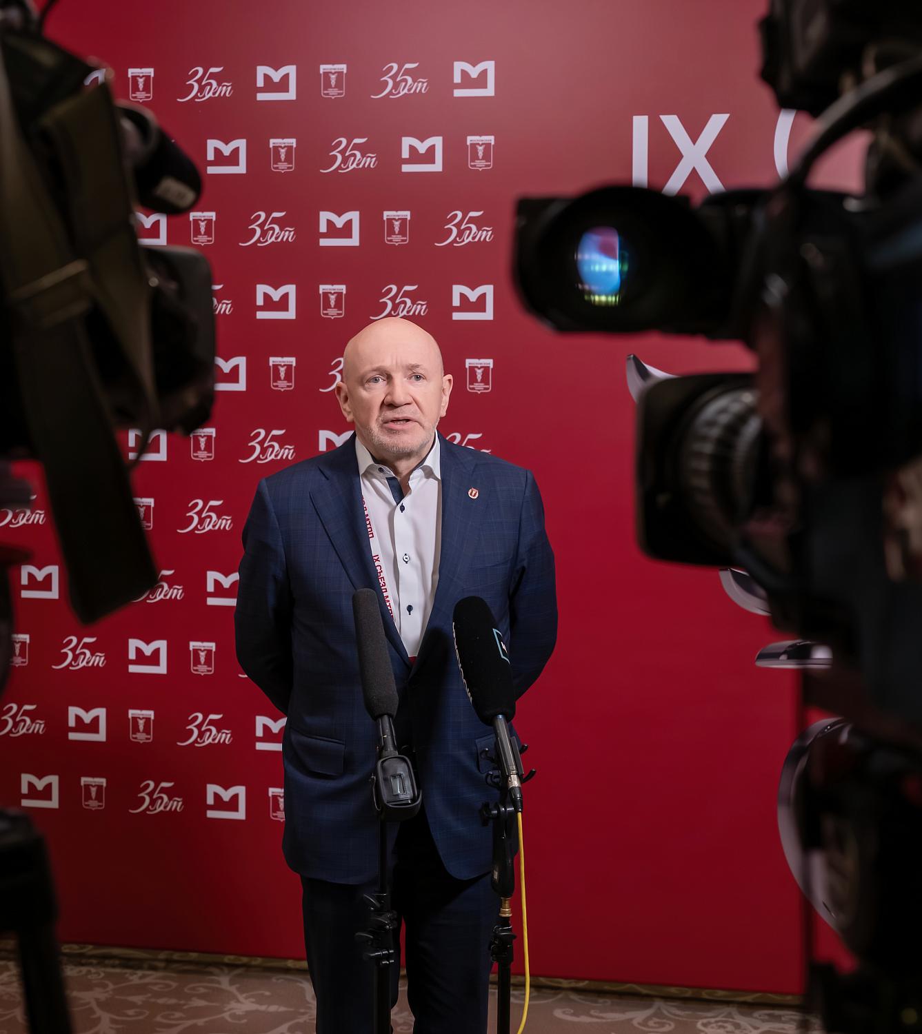 IX Съезд МТПП утвердил отчёт о работе за пять лет, программу деятельности и единогласно избрал Владимира Платонова президентом Палаты на следующие пять лет