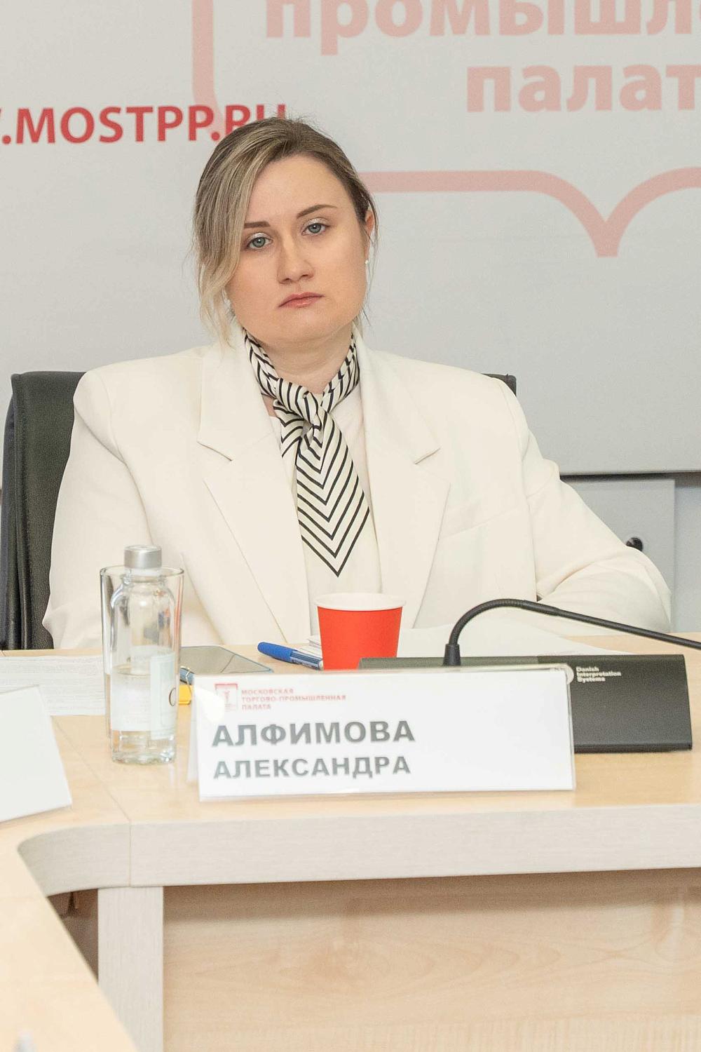 Эксперты обсудили правовые аспекты договорных отношений в строительстве, грузоперевозках и лизинге оборудования