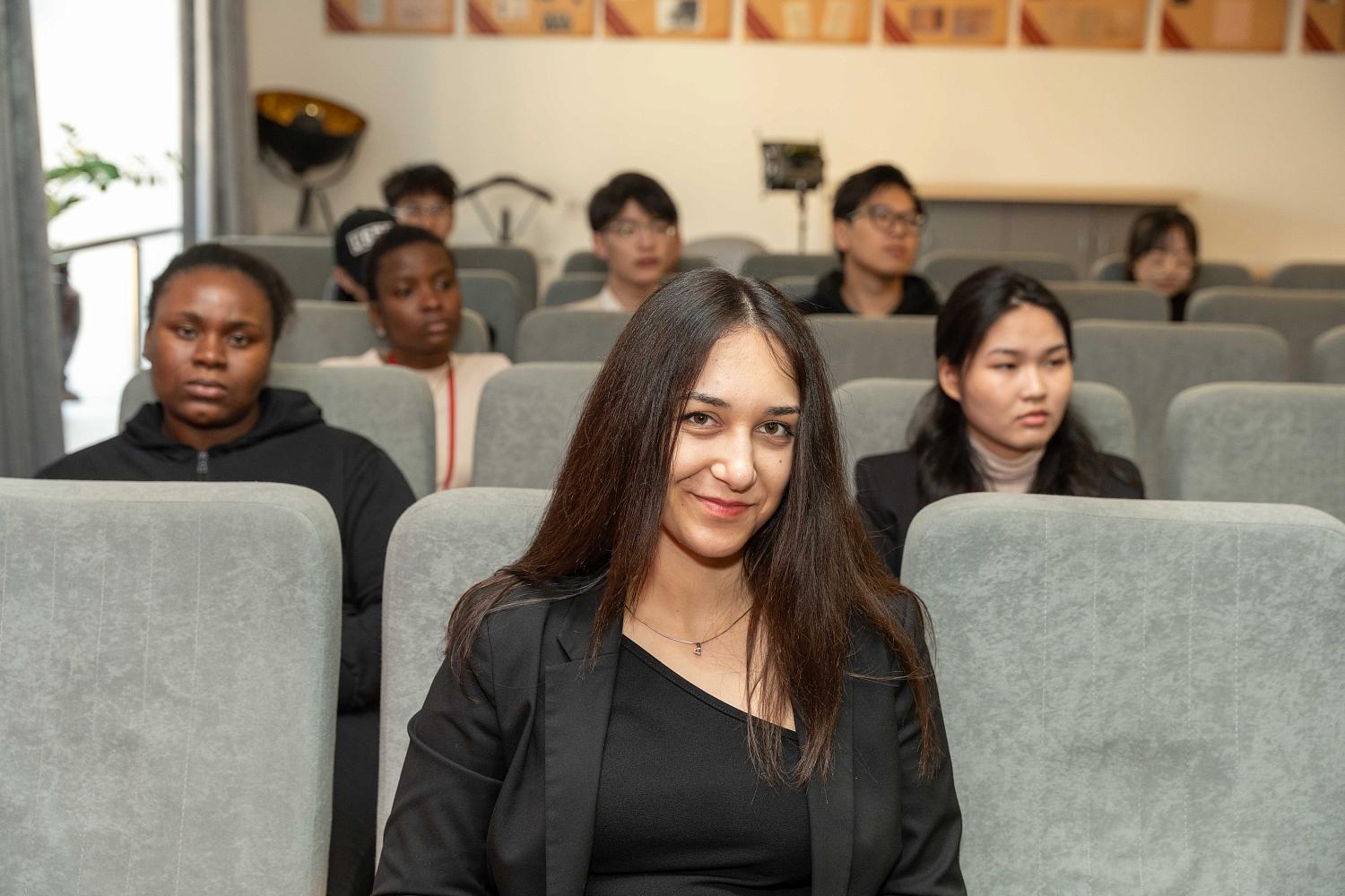 Эксперт в сфере маркетинга поделилась секретами успеха с иностранными студентами