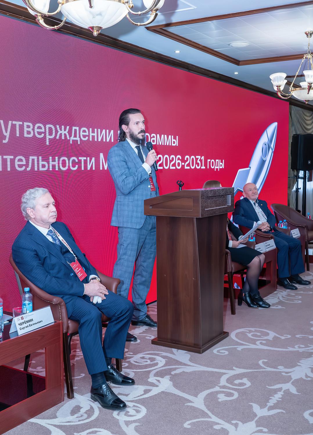 IX Съезд МТПП утвердил отчёт о работе за пять лет, программу деятельности и единогласно избрал Владимира Платонова президентом Палаты на следующие пять лет