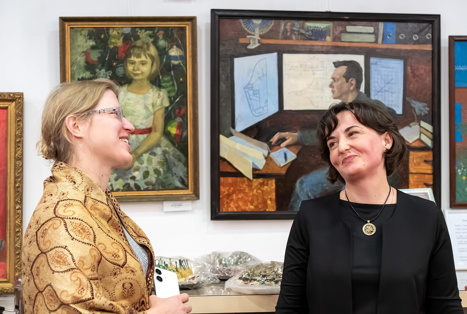 Светлые и тёплые работы художников представлены в залах МТПП