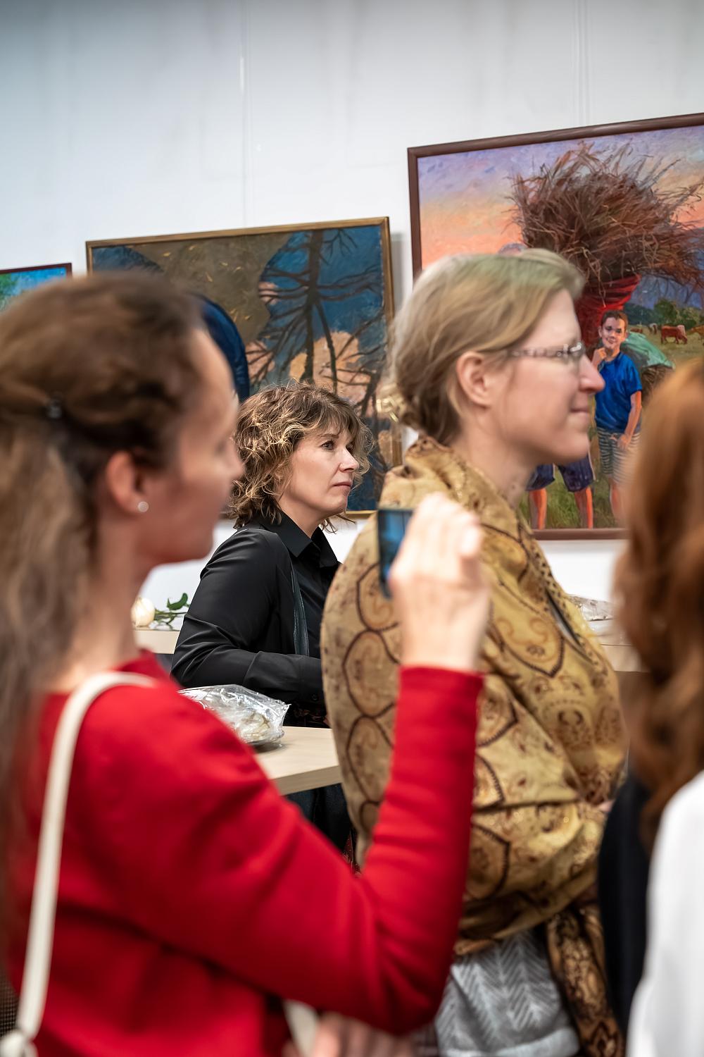 Светлые и тёплые работы художников представлены в залах МТПП