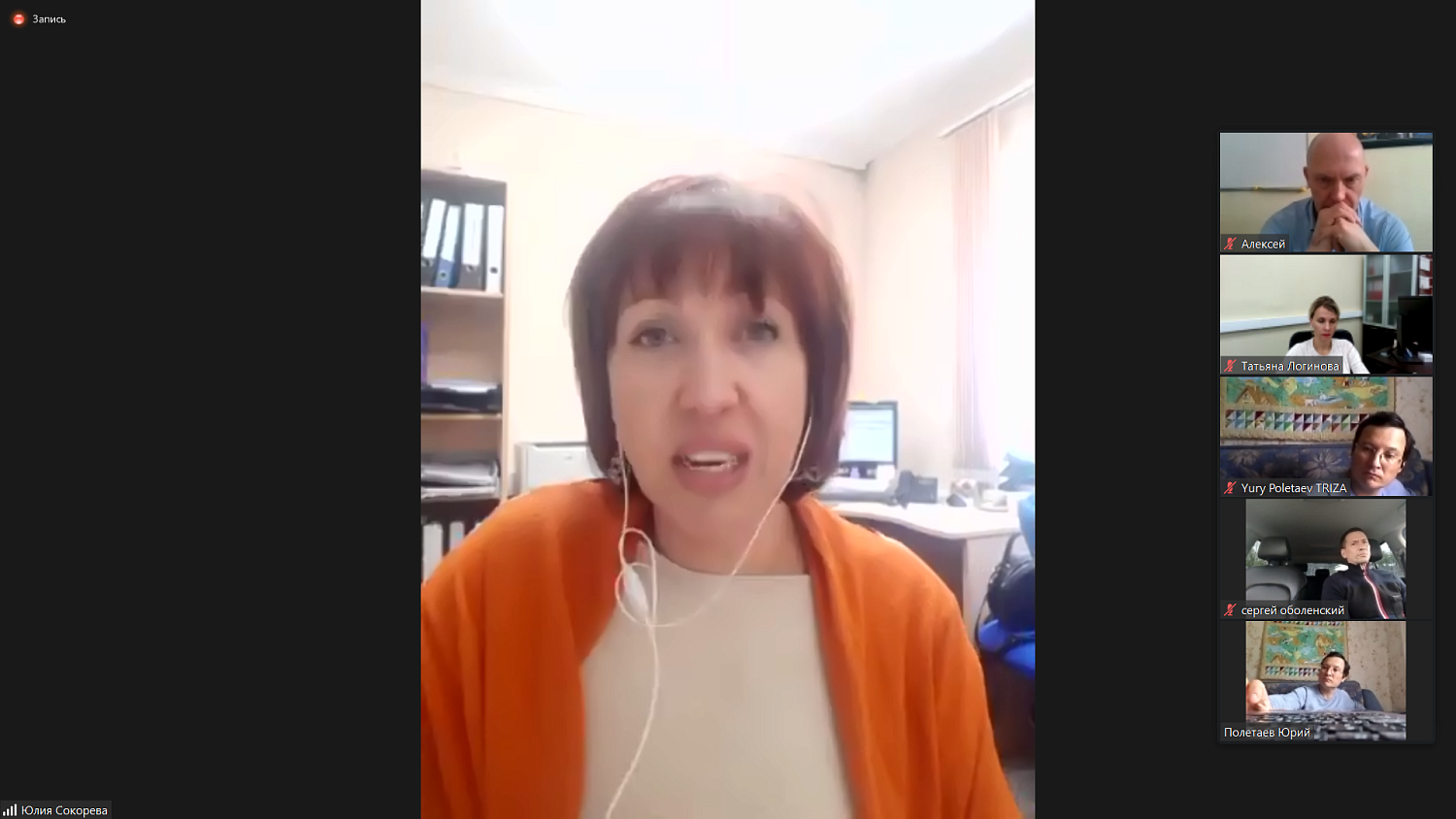 Обсуждены меры поддержки предприятий торговли и услуг для населения 