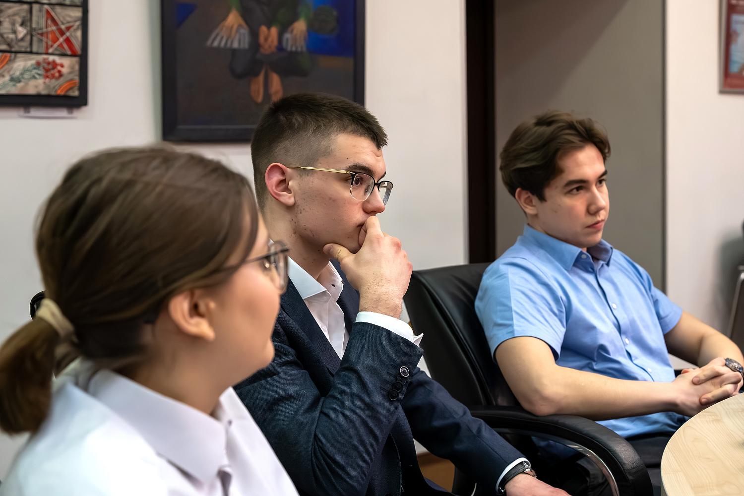 От детского дома к самостоятельной жизни: бизнес и НКО о поддержке взрослых сирот