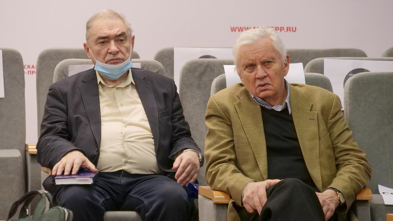 Сила Палаты - в контактах, связях и статусе