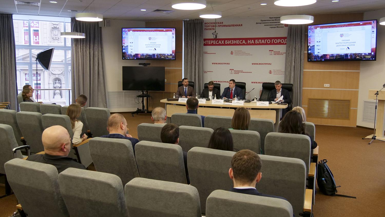 В МТПП наградили мастеров разрешения долговых споров