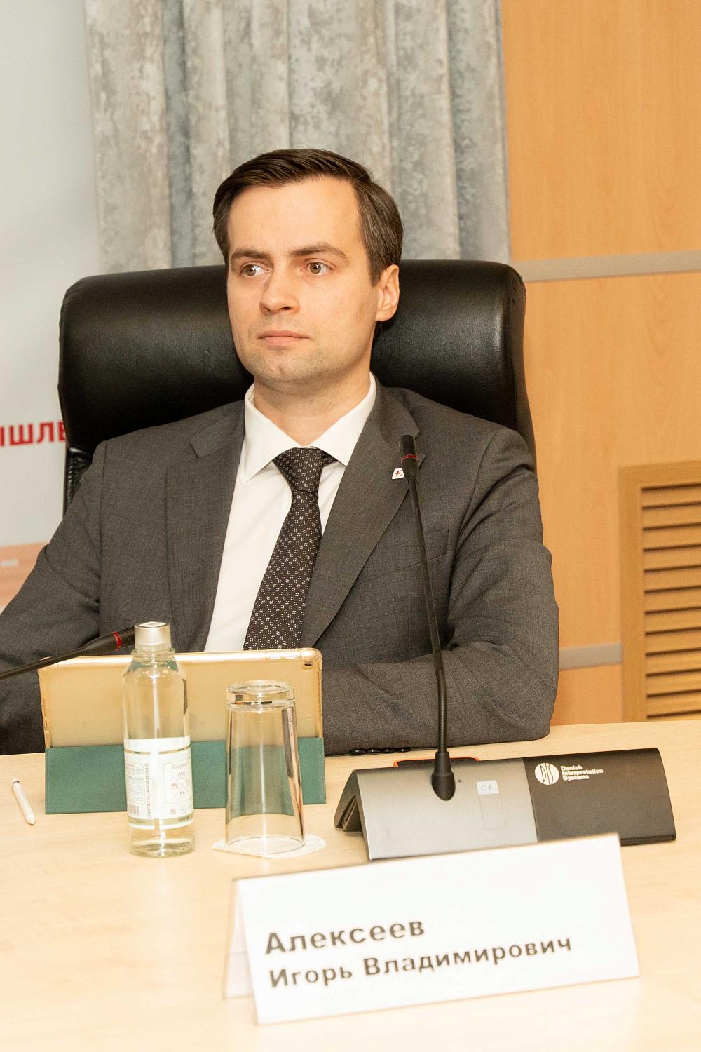 За «Кофе на Петровке» эксперты обсудили проблемы становления фондового рынка РФ