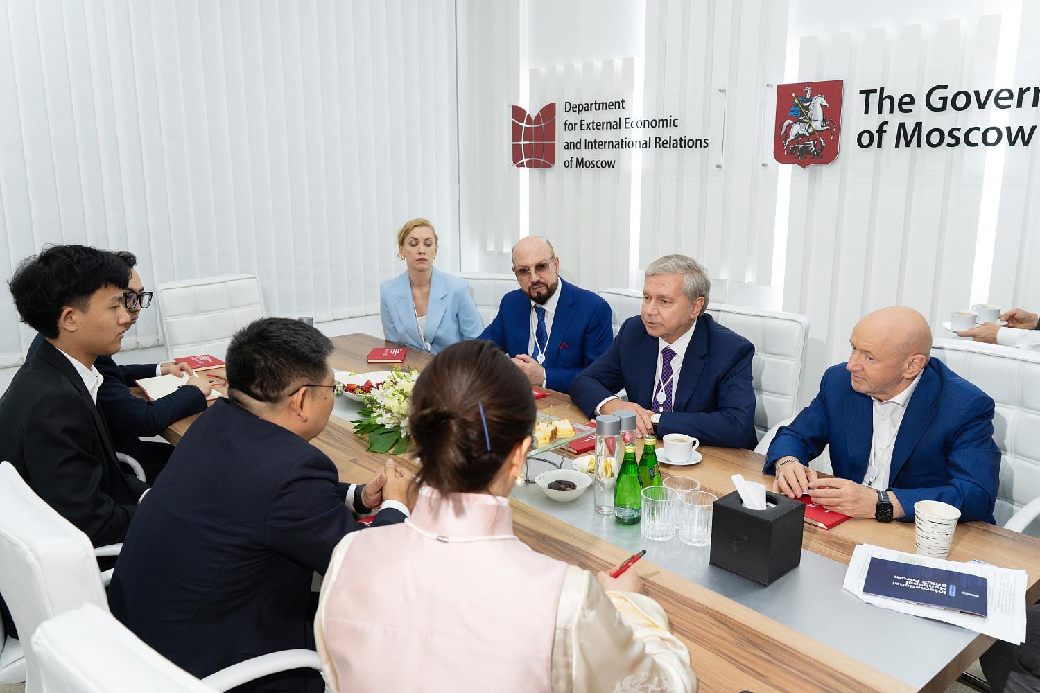 Владимир Платонов в составе делегации ТПП РФ принял участие в работе Инвестиционного форума в Абу-Даби 