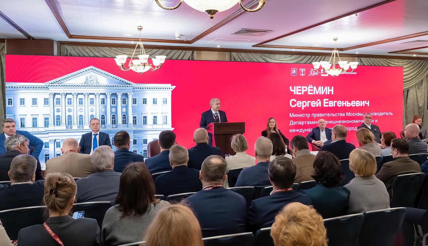 IX Съезд МТПП утвердил отчёт о работе за пять лет, программу деятельности и единогласно избрал Владимира Платонова президентом Палаты на следующие пять лет