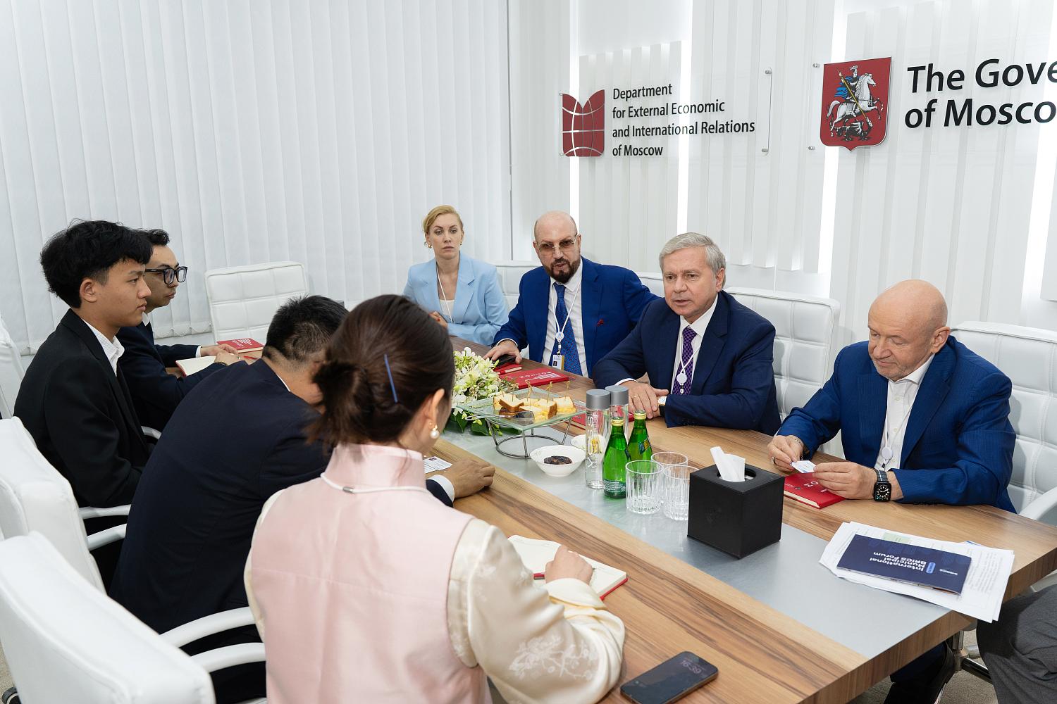 Владимир Платонов в составе делегации ТПП РФ принял участие в работе Инвестиционного форума в Абу-Даби 