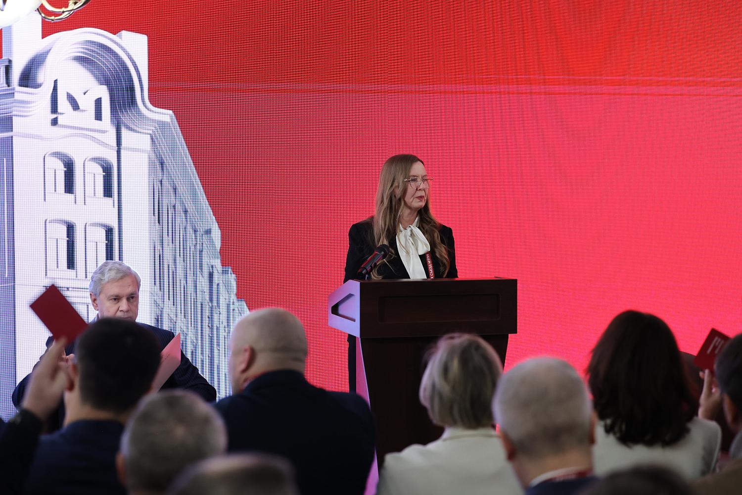 IX Съезд МТПП утвердил отчёт о работе за пять лет, программу деятельности и единогласно избрал Владимира Платонова президентом Палаты на следующие пять лет