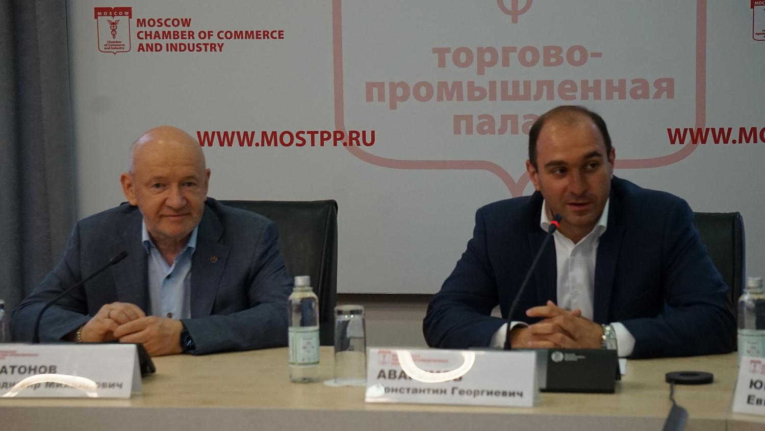 Над высочайшим пиком России развернули флаги Москвы и МТПП